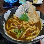 伏見駅の高架下にある人気讃岐うどん店！サクサクの大きい天ぷらもお勧め「手打ちうどん 福来たる」