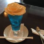古典的な碧の透明感＊薔薇のクリームソーダ✳︎Cafe Violon（カフェヴィオロン）【清水五条】
