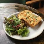 【京都人気ブックカフェ】自家製パンと癒しのアンテーク空間＊カフェ コチ（cafe kochi）【市役所前】