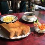 4㎝の魔法★厚切りトーストくつろぎのモーニングタイム★Coffee Perch （喫茶 パーチ）【御所周辺】