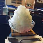 【京都かき氷】極上和の世界が広がるビル上の穴場茶房！老舗銘菓の和菓子もいただける贅沢空間で梅まろみぞれ氷☆「鶴屋吉信本店」