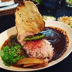 京都ラーメン激戦区の本格スパイスカレー店！ランチはあいがけで高コスパ☆「三代目カレー舎、NANDI。」【一乗寺】