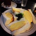 京都名店コロナの玉子サンド必食！夜はステキなアングラカフェバー「喫茶ガボール」【三条木屋町】