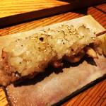京都ブランド鶏・京赤地鶏絶品の安定の技が光る焼き鳥！予約必須の超人気店☆「くちばしモダン」【四条烏丸】