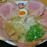 ラーメン好きな万人にオススメの優しいお味！西院の人気店「らーめん　鶴武者」