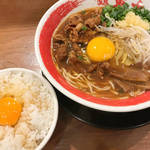 京都で徳島ラーメン！生玉子無料で３度美味しい人気店「ラーメン東大」