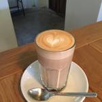 一乗寺の人気カフェ | スカイブルーのくつろぎ空間★アカツキコーヒー【京都・一乗寺】