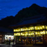 山科・岩屋神社の八朔祭「御百燈献灯神事」