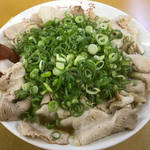 絶品チャーシューが山盛りの京都ラーメン！王道の醤油豚骨「元祖らーめん大栄」