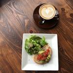 労いのコーヒー&フード★川縁穏やかモーニング★Veg Out（ベグアウト）【七条大橋】