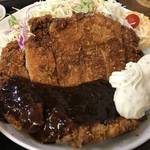 まさにジャンボなチキンカツ！アスリートも来る西大路の愛され食堂「寺子屋」