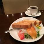 フレッシュなコーヒーとビタミン満点のモーニング「コーヒーショップ ヤマモト」【下鴨】
