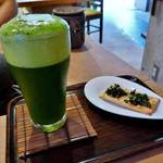 京都・平等院前で宇治らしい抹茶ビールを！「赤門茶屋」