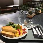 京都マルイの”ニューフェイス” 朝から晩までヘルシー三昧★FOB A DELI&BAR （エフオービー エー）