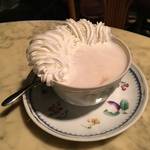 その造形的クリームにうっとり｜麗しきウインナーコーヒー＊DOLF（ドルフ）【国際会館】