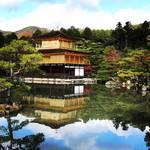 【2017京都紅葉最新】まぶしい黄金と紅葉の絶景コラボ！ワールドワイドな観光スポット「金閣寺」
