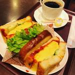 【京都パンめぐり】イートインならソウルフード・カルネや厚焼き玉子サンドもリッチ！愛されて70年☆「志津屋」