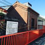 【京都遺構めぐり】鉄道ファン必訪！旧国鉄最古の建物！！レンガ造りの明治建築☆「JR稲荷駅ランプ小屋」