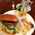 【京都モーニングめぐり】朝からボリューミーハンバーガー！老舗喫茶の昭和レトロ空間☆「喫茶　萩」
