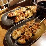 見事な火入れの焼鳥！ハシゴ酒が楽しめる"ざ らくちん"内の「焼き鳥スタンド酒場 角福」