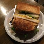 ボリュームサンドでThe朝活「Cafe季庵 Sweets Room」【松井山手カフェ】