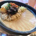 衝撃のまっ白カレー！胡麻風味が癖になるコクまろ贅沢カレー「ゴマクロ サロン （gomacro Salon）」【烏丸御池】