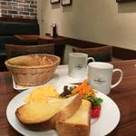 パンの美味しさは別格！大満足モーニング★進々堂 東洞院店【烏丸エリア】