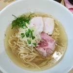 アッサリなのにパンチが効いている！「らぁ麺 今出川」