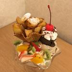 超斬新★本店限定のフライドポテトパフェ『からふね屋珈琲』【河原町三条】