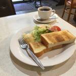 ”１日２回のモーニング” 街中エアポケット「アーマー」【四条烏丸カフェ】