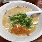 京都木屋町の名物ラーメン店！GACKT御用達の本格博多長浜の味☆「博多長浜ラーメンみよし」