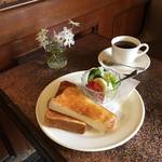 気になる京都のマイナー喫茶店｜扉の向こうは癒しのムーディー空間＊しみずコーヒー店【出町柳】