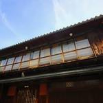 250年前にタイムスリップ☆和と洋が入り混じる素敵空間 Cafe & Bar 「きんせ旅館」【京都・島原】