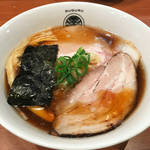 京都ミシュランラーメン店「とうひち」の２号店！早くも行列必至の人気「らぁ麺 すぐる」