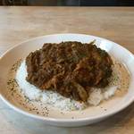鹿肉の美味しさ開花！絶品ジビエキーマカレー「喫茶うずら」【伏見カフェ】