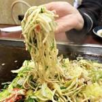 京都お好み焼き界の有名店｜イケてるＢ級メニューの塩焼きそば「夢屋」【川端二条】