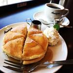 【京都モーニングめぐり】利便性良しの老舗喫茶！自家焙煎コーヒー付のワンコインホットケーキモーニング「喫茶アマゾン」