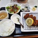 伏見桃山の納屋町商店でお手軽ランチ「Milk Blossom Matsubara」松原牛乳ゆかりの喫茶店