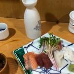京都 錦市場「酒蔵家」で美味い酒と新鮮な海鮮料理を！1500円で日本酒飲み放題あり〼