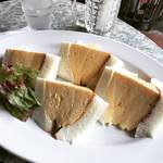 【京都カフェめぐり】大人気！驚愕の分厚さ！！今はなき洋食店コロナ直伝のタマゴサンド必食「喫茶マドラグ」