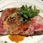 使いやすい人気の肉バル「炭火とワイン 烏丸店」がオープン！銘柄ワインの飲み放題もあり