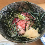 【京都】岡崎の隠れ家寿司屋で数量限定の『マグロの中おち丼』を「とよ寿司」