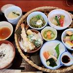 竹籠の中で完結するプチ会席に感動「食処 いおり」＠北野天満宮近くの巻っす