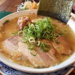 あっさりからこってり、細麺から極太麺まで！今出川の全方位的ラーメン店「彦さく」