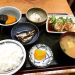【京都ランチめぐり】山科駅前の昔ながらの人気大衆食堂！800円破格定食！！持ち帰り品も充実「千成餅食堂」