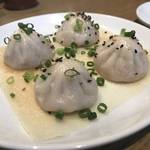 羽根付き焼き小籠包がうまい！台湾の名店の味をリーズナブルに「鼎's by JIN DIN ROU 京都三条店 （Din's/ディンズ）」