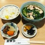 【京都ランチめぐり】四条河原町繁華街の創業100年余の老舗蕎麦の名店！水車仕掛けの石臼挽き☆「大黒屋本店」