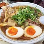 亀岡のロードサイドにある人気店「京都ラーメンたかばし 亀岡店」