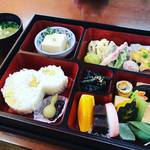 【京都ランチめぐり】黄檗宗開祖・隠元禅師が伝えた中国式精進料理！お寺で食べる普茶（ふちゃ）料理「萬福寺」