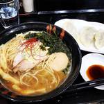 【京都ラーメン】種類豊富なラインナップと魅惑的限定メニュー！侮れない美味しさの餃子「麺処雁木」